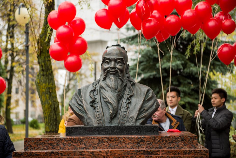 Открытие бюста Конфуция